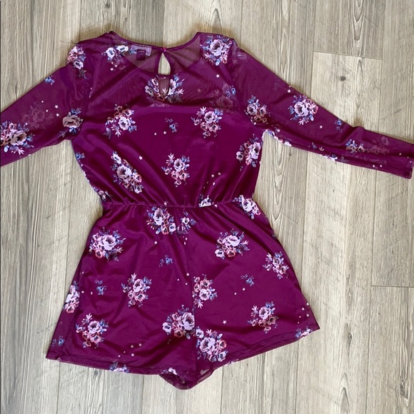 NWOT Floral Romper - Picture 5 of 5